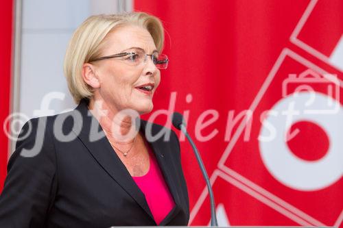 (c) fotodienst / Anna Rauchenberger - Wien, am 07.10.2010 - Heute wurde der Staatspreis Unternehmensqualitaet 2010 vom Wirtschaftsministerium in Kooperation mit der Quality Austria Trainings-, Zertifizierungs- und Begutachtungs GmbH im Julius Raab Saal der Wirtschaftskammer in Wien verliehen. FOTO: Mag. Anna Maria Hochhauser, Generalsekretärinder WKO