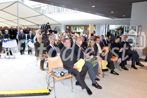 (c) fotodienst / Anna Rauchenberger - Wien, am 30.09.2010 - Heute wurde der 'Lehartrakt', das neue Hightech Forschungs- und Lehrgebäude der Technischen Universität (TU) Wien am Getreidemarkt nach knapp dreijähriger Bauzeit eröffnet. Rund 100 WissenschafterInnen und 700 Studierenden der Technischen Chemie stehen ab sofort modernste Labors und Büros zur Verfügung.