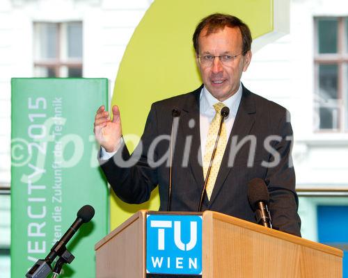 (c) fotodienst / Anna Rauchenberger - Wien, am 30.09.2010 - Heute wurde der 'Lehartrakt', das neue Hightech Forschungs- und Lehrgebäude der Technischen Universität (TU) Wien am Getreidemarkt nach knapp dreijähriger Bauzeit eröffnet. Rund 100 WissenschafterInnen und 700 Studierenden der Technischen Chemie stehen ab sofort modernste Labors und Büros zur Verfügung. FOTO: Wolfgang Gleissner, BIG Geschäftsführer.