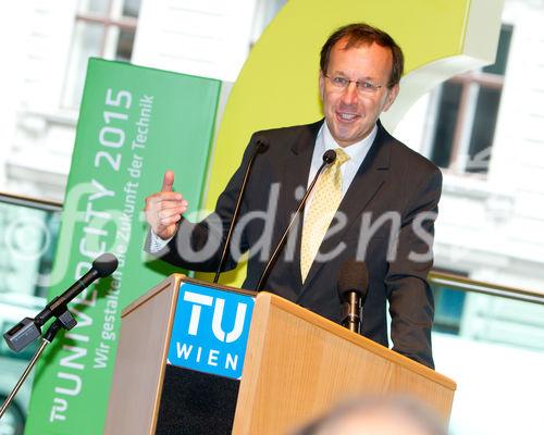 (c) fotodienst / Anna Rauchenberger - Wien, am 30.09.2010 - Heute wurde der 'Lehartrakt', das neue Hightech Forschungs- und Lehrgebäude der Technischen Universität (TU) Wien am Getreidemarkt nach knapp dreijähriger Bauzeit eröffnet. Rund 100 WissenschafterInnen und 700 Studierenden der Technischen Chemie stehen ab sofort modernste Labors und Büros zur Verfügung. FOTO: Wolfgang Gleissner, BIG Geschäftsführer.