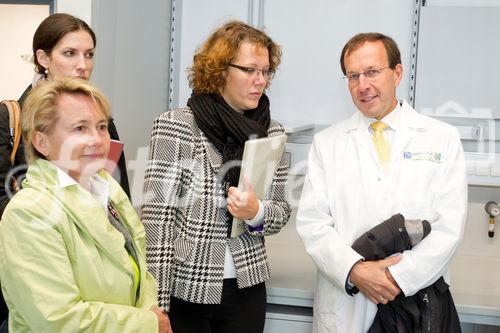 (c) fotodienst / Anna Rauchenberger - Wien, am 30.09.2010 - Heute wurde der 'Lehartrakt', das neue Hightech Forschungs- und Lehrgebäude der Technischen Universität (TU) Wien am Getreidemarkt nach knapp dreijähriger Bauzeit eröffnet. Rund 100 WissenschafterInnen und 700 Studierenden der Technischen Chemie stehen ab sofort modernste Labors und Büros zur Verfügung.