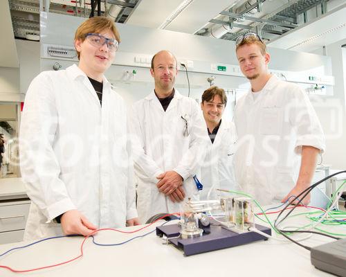 (c) fotodienst / Anna Rauchenberger - Wien, am 30.09.2010 - Heute wurde der 'Lehartrakt', das neue Hightech Forschungs- und Lehrgebäude der Technischen Universität (TU) Wien am Getreidemarkt nach knapp dreijähriger Bauzeit eröffnet. Rund 100 WissenschafterInnen und 700 Studierenden der Technischen Chemie stehen ab sofort modernste Labors und Büros zur Verfügung. FOTO: der neue Lehartrakt der TU