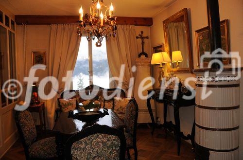 151 Jahre Gastfreundschaft in den Walliser Bergen: Das Bella Tola Swiss Historic Hotel in St. Luc am Eingang des Valle d'Anniviers ist ein traumhaftes Bijoux. Das Hotellier-Ehepaar Anne-Franoise und Claude Buchs-Favre zeigt den Gästen ihr Herzblut für die Walliser Alpen-Tradition, swiss hospitality vom Feinsten und ihrem Sinn für Stilkombinationen, die den Charme dieses edlen Alpen-Etablissement ausmachen. 
Drei Restaurants und ein kleiner Spa stehen den Gästen für ihr Wohlergehen zur Verfügung. 