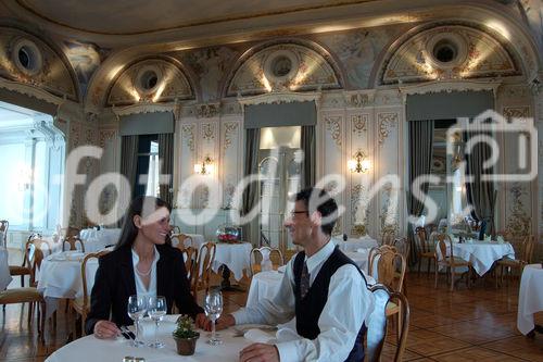 Schweizer Alpen, Bernina-Region; Graubünden, Oberengadin: Grandhotel Kronenhof Pontresina; Aussenansicht, Fassade, Arc hitektur, Innenarchitektur, Stukaturdecken, 
Parkettböden, wunderschöne Ornamente, fantastische Einrichtung, tolle Aussicht, 
Panorama auf die Berge. Tim Bild: Das grosse Restaurant mit den opulenten Ornamenten.

Swiss Alps Upper-Engadina Pontresina near St. Moritz the Fassade of the Grandhotel Kronenhof, one of the most beautifull hotels in the Swiss Alps. With fantastic interior 
Design, architecture and furniture. Snow & Synfonie, White Turf, Bob-Championsship at Cresta Run in Celerina are Highlights that takes also place here in this Grandhote-Bijoux in the mountains of Switzerland. The Grande restaurant with opulent decoration.
