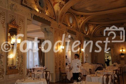 Die denkmalgeschützte Decken- und Wandmalerei-Dekoration aus dem Jahr 1901 im Speisesaal des Grand Hotel Kronenhof in Pontresina. 