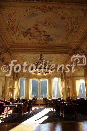 Die Lobby des Grand Hotel Kronenhof in Pontresina, das zu den architektonisch schönsten Hotel der Alpen zählt - und seit 2009 auch über einen 2000 Quadratmeter grossen SPA verfügt. Die Wandmalereien wurden um die Jahrhundertwende angefertigt und sind denkmalgeschützt. 
Der Kronenhof ist Mitglied der Leading Hotels of the World und der Swiss Deluxe Hotels. 