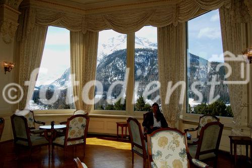 Das majestätische Alpenpanorama vom Foyer des Grand Hotel Kronenhof aus gesehen. 