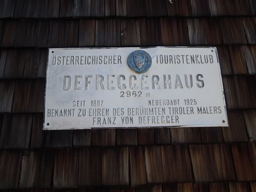 Der Großvenediger in Osttirol zählt zu den schönsten Alpengipfeln Österreichs. Mit 3.666 m fehlen ihm nur rund 200 m auf den Großglockner, doch an Pracht und Aussicht steht er dem 