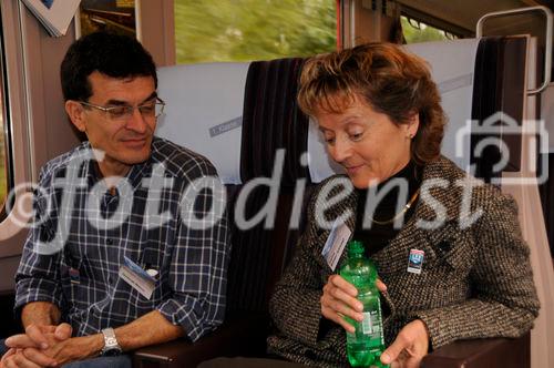 Bundesrätin und Justizministerin Eveline Widmer-Schlumpf mit ihrem Ehemann im RhB-Zug auf der Fahrt zur 100 Jahre Bernina-Bahn Feier. Swiss Chancellor and Minister of Justice Eveline Widmer-Schlumpf with her husband in the train