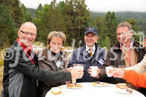 100 Jahr Feier Bernina Bahn: Wanderung mit der Schweizer Justizministerin Eveline Widmer-Schlumpf und dem Bündner Regierungsratspräsident Claudio Lardi durch den Stazerwald. 100 years Bernina train celebration and hiking with the Swiss chancellor and Minister of Justice Eveline Widmer-Schlumpf  through the Stazerwald near St. Moritz