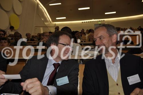 Prof. Dr. Joachim Sauerborn von der Universität Hohehheim in Stuttgart mit einem weiteren Teilnehmer des Tropentag 2010 an der ETH Zürich. 