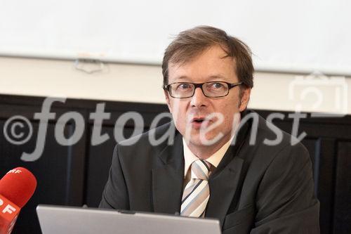 (C) fotodienst/Gudrun Krieger - Wien 10.09.2010 - Neueste Auswertung des Österreichischen Arbeitsklima Index - Foto: Mag. Christoph Hofinger (Institut SORA)