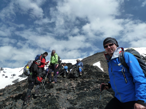 Erste Österreicher auf dem Gipfel des 4.466 m hohen Bazardüzu: Ein pressetext-Team bestieg auf Einladung des aserischen Umweltministeriums und der Bergsportförderation FAIREX den höchsten Berg Aserbaidschans. Er liegt im größten Nationalpark des Kaukasus, dem 