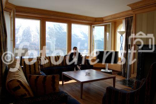 Von der Präsidenten-Suite des Kulm Hotels in St. Moritz haben die Gäste eine prächtige Aussicht auf die Berglandschaft. 