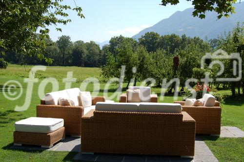 Open-Air Lounge im Grünen des Golfhotels Castello del Sol in Ascona