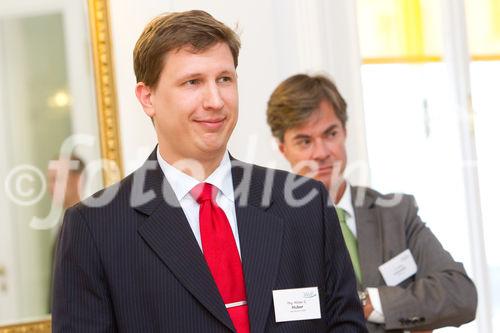 (c) fotodienst / Anna Rauchenberger - Wien, am 02.09.2010 -  Heute fand im Haus der Industrie die Generalversammlung des Wirtschaftsforums der Führungskräfte statt, wobei das Präsidium und der Bundesvorstand neu gewählt wurde. Im Anschluss an die Generalversammlung gab es einen Festvortrag zum Thema: 'Ausnahmezustand - Kommunikation abseits des Gewohnten -  Wie Sie trotz Veränderung im Unternehmen Vertrauen schaffen'