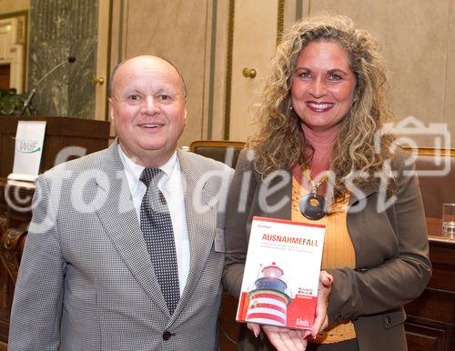 (c) fotodienst / Anna Rauchenberger - Wien, am 02.09.2010 -  Heute fand im Haus der Industrie die Generalversammlung des Wirtschaftsforums der Führungskräfte statt, wobei das Präsidium und der Bundesvorstand neu gewählt wurde. Im Anschluss an die Generalversammlung gab es einen Festvortrag zum Thema: 'Ausnahmezustand - Kommunikation abseits des Gewohnten -  Wie Sie trotz Veränderung im Unternehmen Vertrauen schaffen' FOTO: Linde-Verlag Geschäftsführer Oskar Mennel und die Autorin des Buches und Festrednerin Katja Nagel.