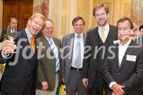 (c) fotodienst / Anna Rauchenberger - Wien, am 02.09.2010 -  Heute fand im Haus der Industrie die Generalversammlung des Wirtschaftsforums der Führungskräfte statt, wobei das Präsidium und der Bundesvorstand neu gewählt wurde. Im Anschluss an die Generalversammlung gab es einen Festvortrag zum Thema: 'Ausnahmezustand - Kommunikation abseits des Gewohnten -  Wie Sie trotz Veränderung im Unternehmen Vertrauen schaffen'