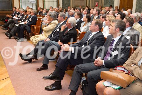 (c) fotodienst / Anna Rauchenberger - Wien, am 02.09.2010 -  Heute fand im Haus der Industrie die Generalversammlung des Wirtschaftsforums der Führungskräfte statt, wobei das Präsidium und der Bundesvorstand neu gewählt wurde. Im Anschluss an die Generalversammlung gab es einen Festvortrag zum Thema: 'Ausnahmezustand - Kommunikation abseits des Gewohnten -  Wie Sie trotz Veränderung im Unternehmen Vertrauen schaffen'