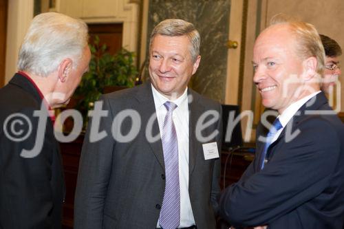 (C) fotodienst.at / Anna Rauchenberger - Wien, am 01.06.2011 - Heute lud das Wirtschaftsforum der Führungskräfte (WdF) zur jährlichen Generalversammlung ins Haus der Industrie. Im Rahmen der Veranstaltung wurden die Agenden des scheidenden Vorsitzenden an den neuen Vorsitzenden übergeben. Das WdF wurde 1979 gegründet und vertritt die Anliegen der österreichischen Führungskräfte, unter anderem als Vertreter im europäischen Dachverband Confédération Européenne des Cadres (CEC). Dem unabhängigen Verein gehören bundesweit knapp 2.800 ManagerInnen an.