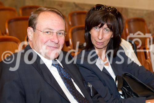 (C) fotodienst.at / Anna Rauchenberger - Wien, am 01.06.2011 - Heute lud das Wirtschaftsforum der Führungskräfte (WdF) zur jährlichen Generalversammlung ins Haus der Industrie. Im Rahmen der Veranstaltung wurden die Agenden des scheidenden Vorsitzenden an den neuen Vorsitzenden übergeben. Das WdF wurde 1979 gegründet und vertritt die Anliegen der österreichischen Führungskräfte, unter anderem als Vertreter im europäischen Dachverband Confédération Européenne des Cadres (CEC). Dem unabhängigen Verein gehören bundesweit knapp 2.800 ManagerInnen an.