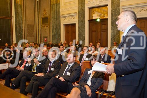 (C) fotodienst.at / Anna Rauchenberger - Wien, am 01.06.2011 - Heute lud das Wirtschaftsforum der Führungskräfte (WdF) zur jährlichen Generalversammlung ins Haus der Industrie. Im Rahmen der Veranstaltung wurden die Agenden des scheidenden Vorsitzenden an den neuen Vorsitzenden übergeben. Das WdF wurde 1979 gegründet und vertritt die Anliegen der österreichischen Führungskräfte, unter anderem als Vertreter im europäischen Dachverband Confédération Européenne des Cadres (CEC). Dem unabhängigen Verein gehören bundesweit knapp 2.800 ManagerInnen an.