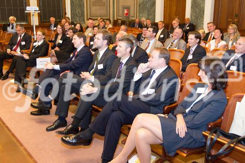 (C) fotodienst.at / Anna Rauchenberger - Wien, am 01.06.2011 - Heute lud das Wirtschaftsforum der Führungskräfte (WdF) zur jährlichen Generalversammlung ins Haus der Industrie. Im Rahmen der Veranstaltung wurden die Agenden des scheidenden Vorsitzenden an den neuen Vorsitzenden übergeben. Das WdF wurde 1979 gegründet und vertritt die Anliegen der österreichischen Führungskräfte, unter anderem als Vertreter im europäischen Dachverband Confédération Européenne des Cadres (CEC). Dem unabhängigen Verein gehören bundesweit knapp 2.800 ManagerInnen an.