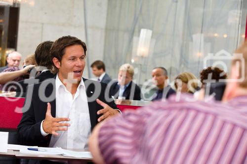 Markus Roth, der Bundesvorsitzende der jungen Wirtschaft stellte am 17.8.2010 die aktuelle Konjunktureinschätzung für die jungen Unternehmer dar.Diese wurde erhoben auf Basis einer repräsentativen Umfrage unter den 35000 Mitgliedern. 