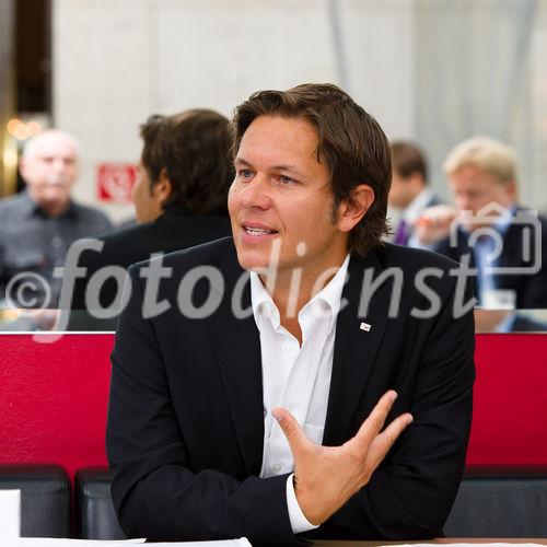 Markus Roth, der Bundesvorsitzende der jungen Wirtschaft stellte am 17.8.2010 die aktuelle Konjunktureinschätzung für die jungen Unternehmer dar.Diese wurde erhoben auf Basis einer repräsentativen Umfrage unter den 35000 Mitgliedern. 