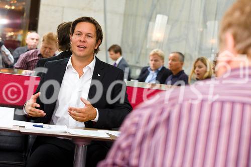 Markus Roth, der Bundesvorsitzende der jungen Wirtschaft stellte am 17.8.2010 die aktuelle Konjunktureinschätzung für die jungen Unternehmer dar.Diese wurde erhoben auf Basis einer repräsentativen Umfrage unter den 35000 Mitgliedern. 