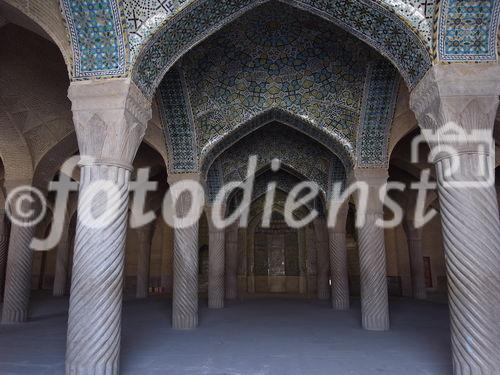 © Fotodienst/Wilfried Seywald: Die Nasir al-Mulk bzw. Nasirolmolk-Moschee zählt zu den bedeutendsten Bauwerken der alten Perserstadt Schiraz.