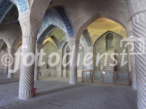 © Fotodienst/Wilfried Seywald: Die Nasir al-Mulk bzw. Nasirolmolk-Moschee zählt zu den bedeutendsten Bauwerken der alten Perserstadt Schiraz.