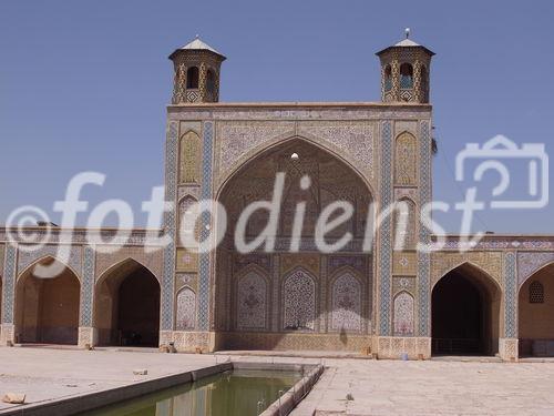 © Fotodienst/Wilfried Seywald: Die Nasir al-Mulk bzw. Nasirolmolk-Moschee zählt zu den bedeutendsten Bauwerken der alten Perserstadt Schiraz.