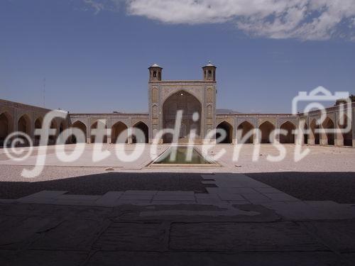 © Fotodienst/Wilfried Seywald: Die Nasir al-Mulk bzw. Nasirolmolk-Moschee zählt zu den bedeutendsten Bauwerken der alten Perserstadt Schiraz.