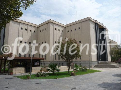 © Fotodienst / Wilfried Seywald. Iranisches Nationalmuseum Teheran: Die Islamische Abteilung des Nationalmuseums wurde 1996 fertiggestelt, ist aber derzeit nicht zugänglich.