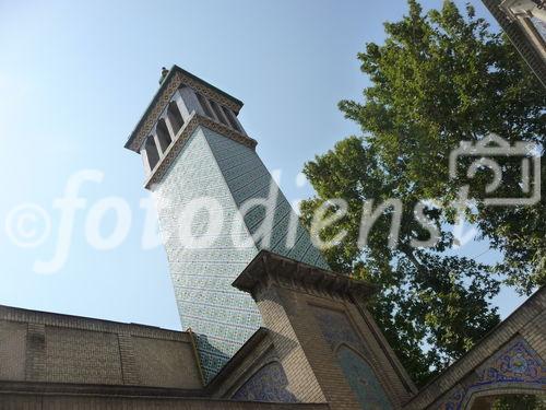 © Fotodienst / Wilfried Seywald. Teheran, Golestan-Palast. Einer von vier Windtürmen (badgir) auf der Südseite des Geländes.