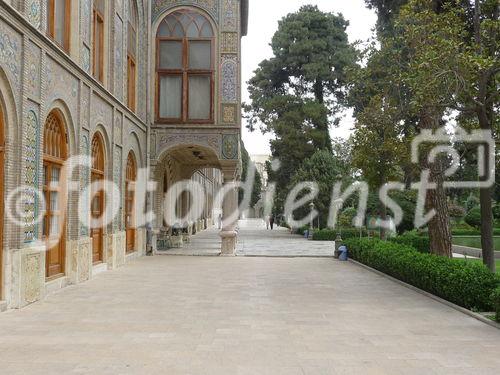 © Fotodienst / Wilfried Seywald. Teheran, Golestan-Palast. Märchenhafte Palastanlage aus 1001 Nacht, ohne Besucher.