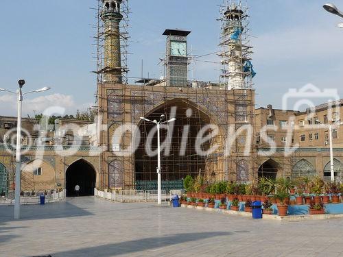 © Fotodienst / Wilfried Seywald. Teheran, Golestan-Palast. Die Imam Khomeini Moschee im Zentrum des Großen Bazars wird derzeit renoviert. Sie wurde zu Beginn des 19. Jhrts. von Fath Ali Shah als 