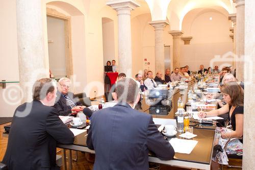 (c) fotodienst / Anna Rauchenberger - Wien, am 11.08.2010 -  Die Palfinger AG präsentierte heute bei einer Pressekonferenz in der Wiener Börse die Zahlen des 1. Halbjahres 2010. Demzufolge ist das Unternehmen wieder am Wachstumspfad. Die Palfinger AG zählt seit Jahren zu den international führenden Herstellern hydraulischer Hebe-, Lade- und Handlingsysteme.