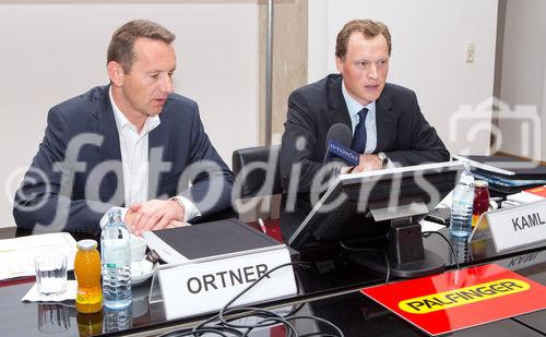 (c) fotodienst / Anna Rauchenberger - Wien, am 11.08.2010 -  Die Palfinger AG präsentierte heute bei einer Pressekonferenz in der Wiener Börse die Zahlen des 1. Halbjahres 2010. Demzufolge ist das Unternehmen wieder am Wachstumspfad. Die Palfinger AG zählt seit Jahren zu den international führenden Herstellern hydraulischer Hebe-, Lade- und Handlingsysteme. FOTO v.l.: Herbert Ortner, Vorstandsvorsitzender der Palfinger AG, Christoph Kaml, CFO Palfinger AG