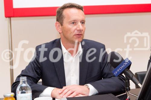 (c) fotodienst / Anna Rauchenberger - Wien, am 11.08.2010 -  Die Palfinger AG präsentierte heute bei einer Pressekonferenz in der Wiener Börse die Zahlen des 1. Halbjahres 2010. Demzufolge ist das Unternehmen wieder am Wachstumspfad. Die Palfinger AG zählt seit Jahren zu den international führenden Herstellern hydraulischer Hebe-, Lade- und Handlingsysteme. FOTO: Herbert Ortner, Vorstandsvorsitzender der Palfinger AG