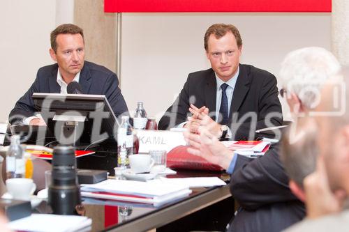 (c) fotodienst / Anna Rauchenberger - Wien, am 11.08.2010 -  Die Palfinger AG präsentierte heute bei einer Pressekonferenz in der Wiener Börse die Zahlen des 1. Halbjahres 2010. Demzufolge ist das Unternehmen wieder am Wachstumspfad. Die Palfinger AG zählt seit Jahren zu den international führenden Herstellern hydraulischer Hebe-, Lade- und Handlingsysteme. FOTO v.l.: Herbert Ortner, Vorstandsvorsitzender der Palfinger AG, Christoph Kaml, CFO Palfinger AG