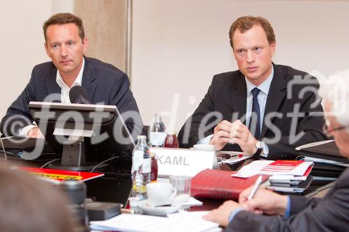 (c) fotodienst / Anna Rauchenberger - Wien, am 11.08.2010 -  Die Palfinger AG präsentierte heute bei einer Pressekonferenz in der Wiener Börse die Zahlen des 1. Halbjahres 2010. Demzufolge ist das Unternehmen wieder am Wachstumspfad. Die Palfinger AG zählt seit Jahren zu den international führenden Herstellern hydraulischer Hebe-, Lade- und Handlingsysteme. FOTO v.l.: Herbert Ortner, Vorstandsvorsitzender der Palfinger AG, Christoph Kaml, CFO Palfinger AG