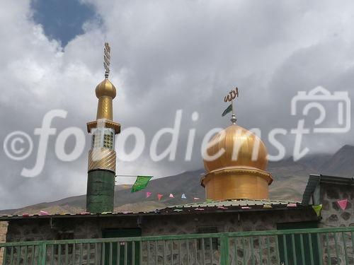 (C)Fotodienst/ Dr. Wilfried Seywald; Vom Basislager Gusfandsara auf 3.150 m geht es zu Fuß bergauf Richtung Damavand. 