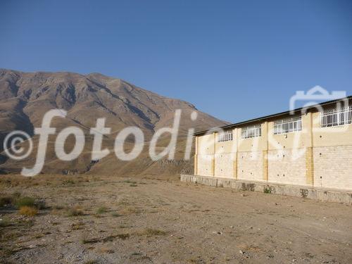 (C)Fotodienst/ Dr. Wilfried Seywald; Die Unterkunft der Iranian Mountaineering Federation in Polur auf 2300 m ist Ausgangspunkt für die Besteigung des Damavand. Von hier aus geht es mit dem Geländewagen zum Basislager Gusfandsara auf 3.150 m.