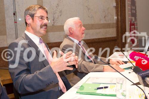 (c) fotodienst / Anna Rauchenberger - Wien, am 05.08.2010 -  Das Thema Sicherheit und Eigentumsdelikte ist in aller Munde. Das KSÖ möchte etwas dagegen unternehmen und lud zur Präsentation der Sicherheitskampagne 2010/2011. Erklärtes Ziel des KSÖ ist es dabei, Österreich in den nächsten Jahren zum sichersten Land der Welt zu machen. FOTO v.l.:  Mag. Erwin Hameseder, Präsident KSÖ, Karl Brunnbauer, ProNachbar