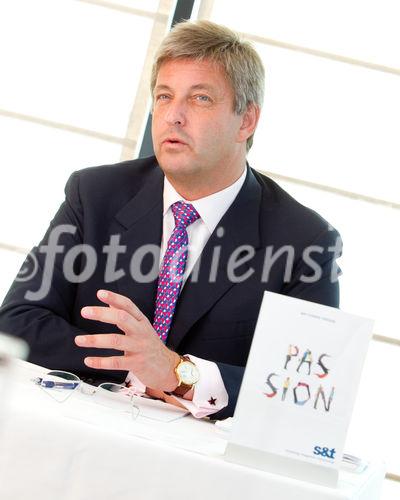 (c) fotodienst / Anna Rauchenberger - Wien, am 28.07.2010 -  S&T präsentiert die Zahlen der ersten Hälfte des Geschäftsjahres 2010: Nach Umsatzeinbußen in den letzten Quartalen und mitten im Turnaround zeigt die S&T Gruppe wieder deutliche Verbesserungen sowohl auf der Umsatz- als auch der Aufwandseite. FOTO: Thomas Streimelweger, S&T CEO