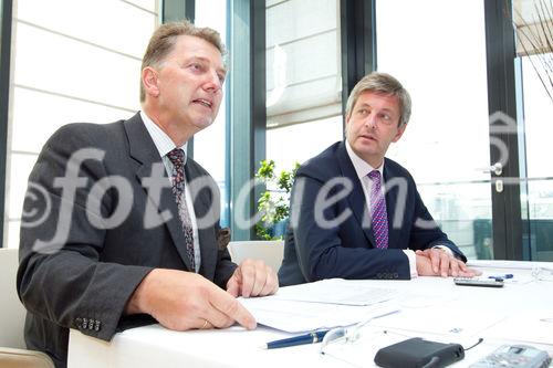 (c) fotodienst / Anna Rauchenberger - Wien, am 28.07.2010 -  S&T präsentiert die Zahlen der ersten Hälfte des Geschäftsjahres 2010: Nach Umsatzeinbußen in den letzten Quartalen und mitten im Turnaround zeigt die S&T Gruppe wieder deutliche Verbesserungen sowohl auf der Umsatz- als auch der Aufwandseite. FOTO v.l.: Martin Bergler, CFO der S&T, Thomas Streimelweger, S&T CEO