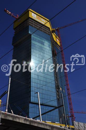 Der Swiss Prime Tower, der Schwiz höchstes Gebäude, hat seine endgültige Höhe von 126 Meter erreicht. 