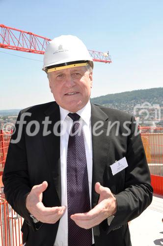 Markus Graf, CEO der Swiss Prime Site  AG feiert das Richtfest des höchsten Gebäudes der Schweiz - des Swiss Prime Tower in Zürich-West.